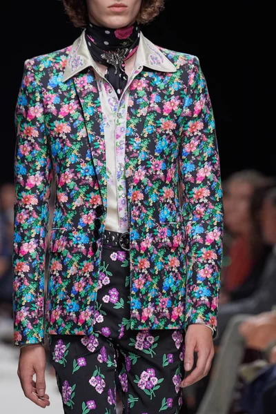 Look 68